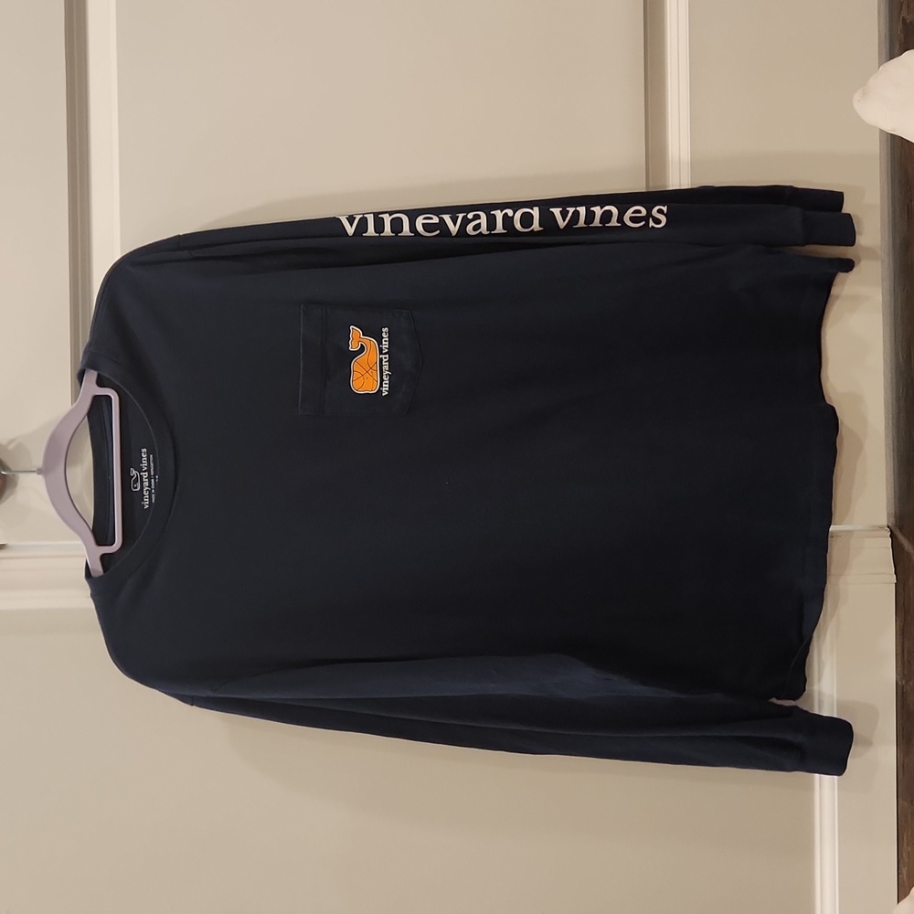 Men's Vineyard Vines long sleeve basketball tee shirt - size medium